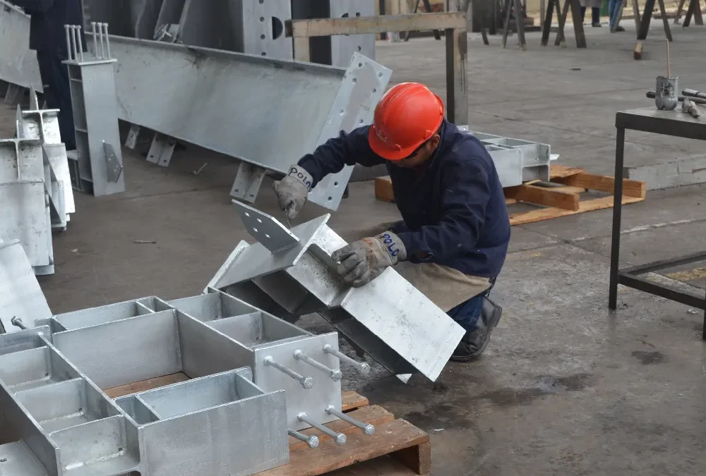 Diseño inteligente para galvanizado: drenaje y ventilación, claves para una protección duradera